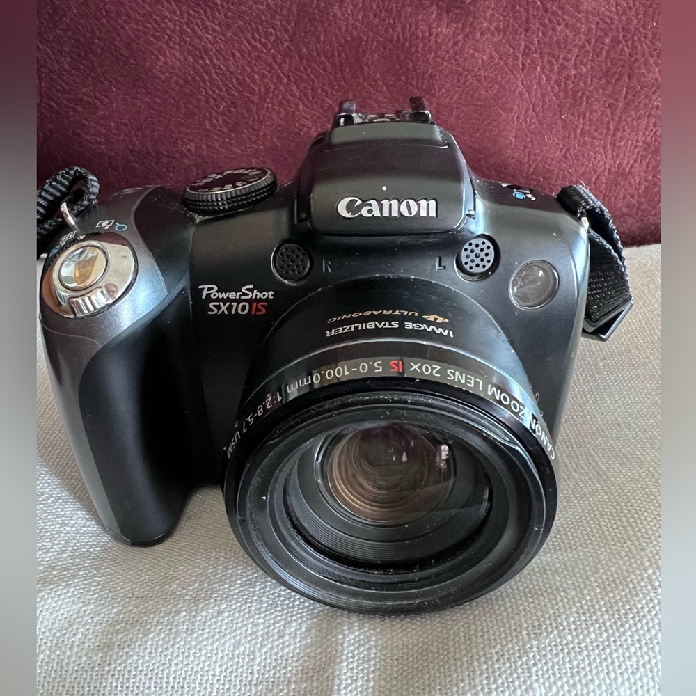 Canon Black Digital Camera with Advanced Zoom and Compact Design w Case